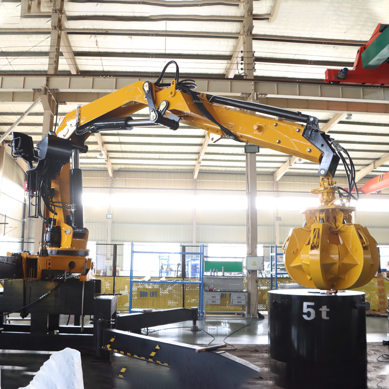 10-тонный автокран BOB-LIFT с поворотной стрелой делает захват более свободным